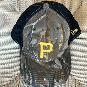 Pittsburg Pirates Flexfit Baseball Hat by New Era in Hunters Camo. M/L Unique